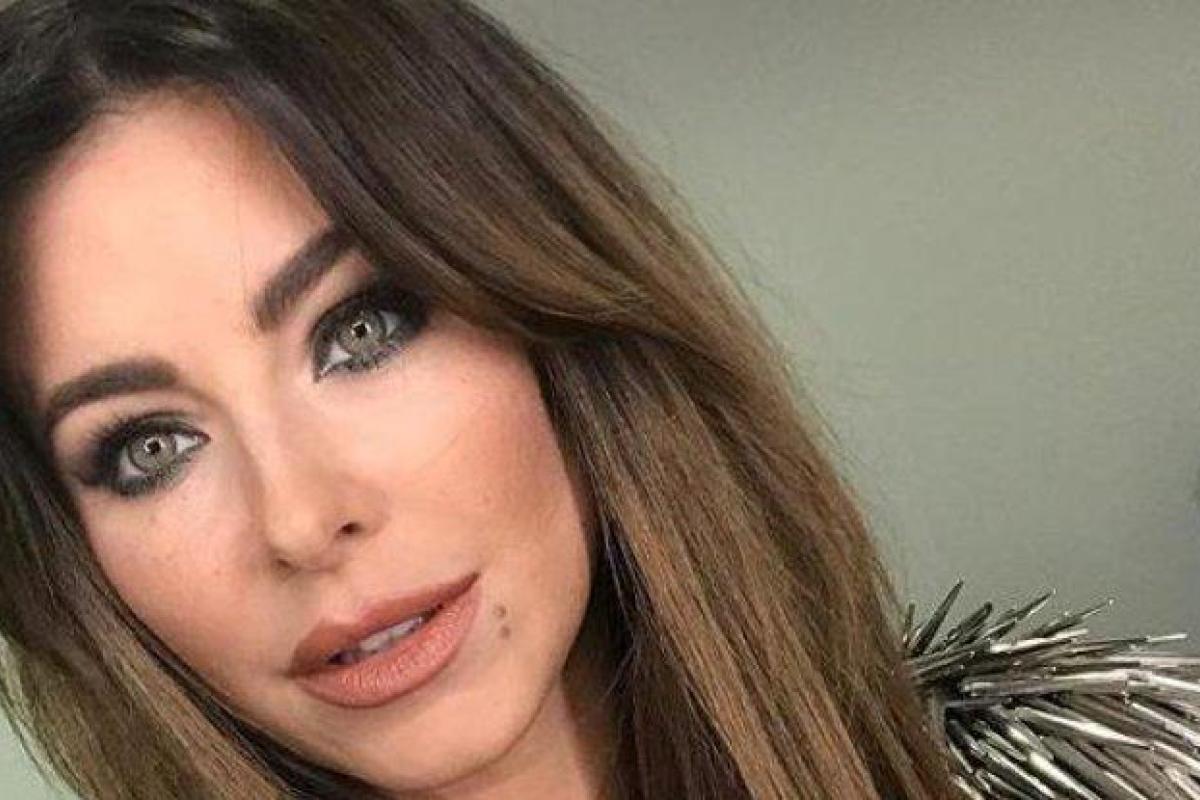 "С ботоксом переборщила!": Поклонники раскритиковали новое селфи Ани Лорак