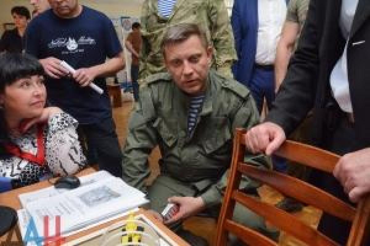 Захарченко "подняли" на смех: главарь "ДНР" поразил сеть знаковой украинской деталью Захарченко "подняли" на смех: главарь "ДНР" поразил сеть знаковой украинской деталью