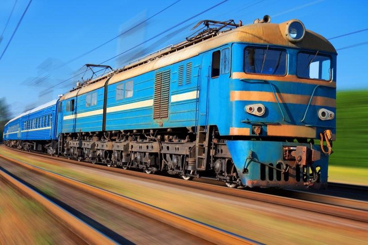 "Укрзалізниця" добавила на Троицу 15 поездов: подробности