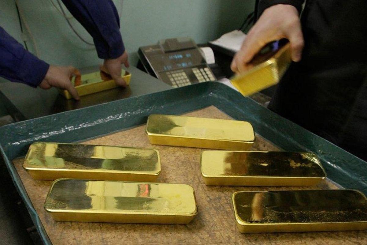 В Южной Корее уборщик нашел 7 золотых слитков в урне В Южной Корее уборщик нашел 7 золотых слитков в урне