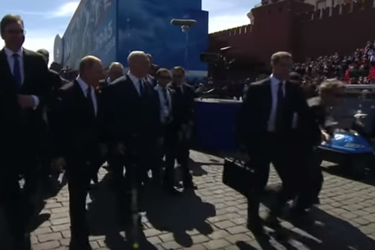 Охрана Путина жестоко оттолкнула ветерана: кадры