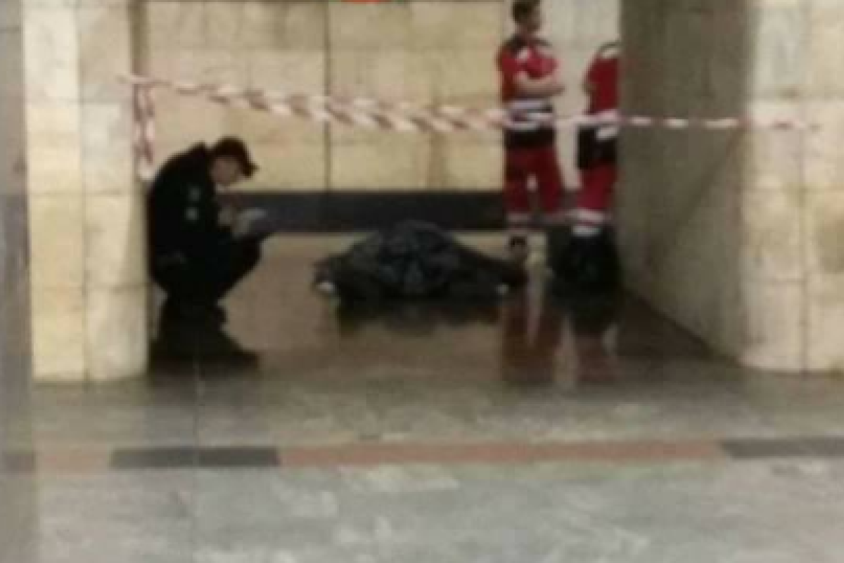 В Киеве на станции метро «Кловская» умер мужчина В Киеве на станции метро «Кловская» умер мужчина