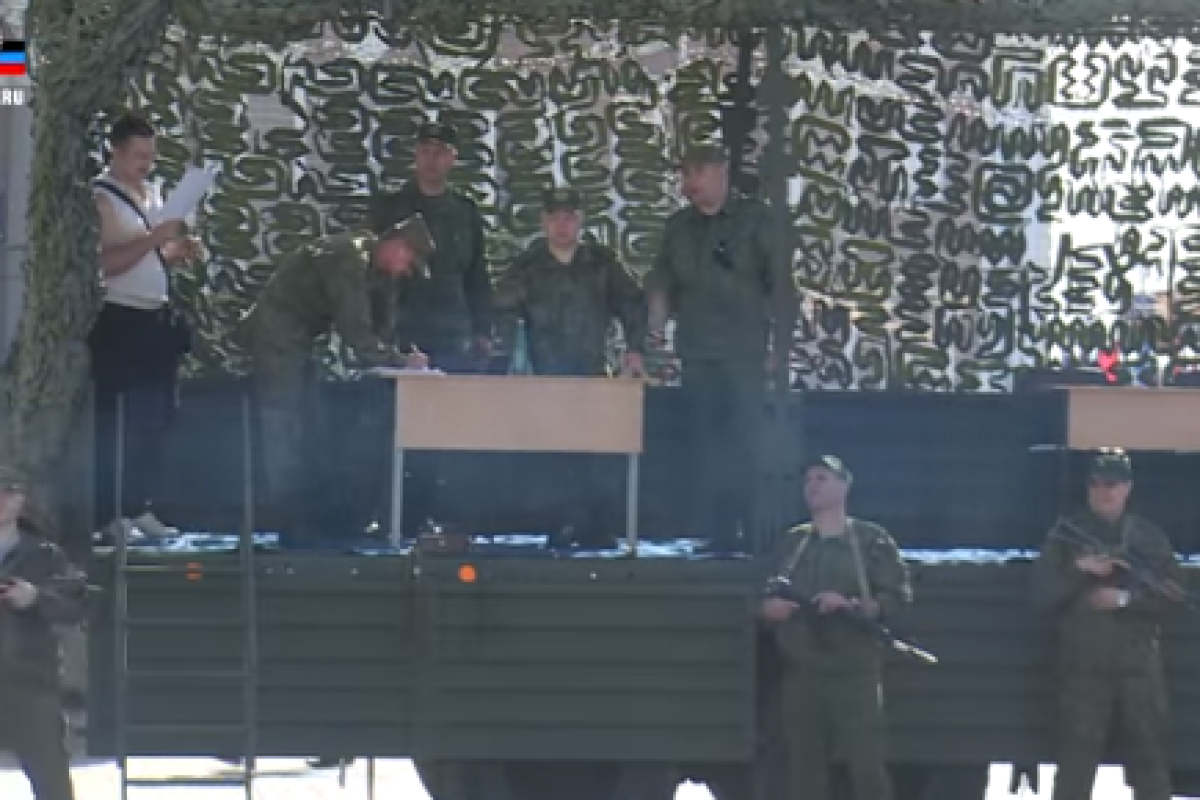 В Донецке и Луганске наблюдается большое скопление техники