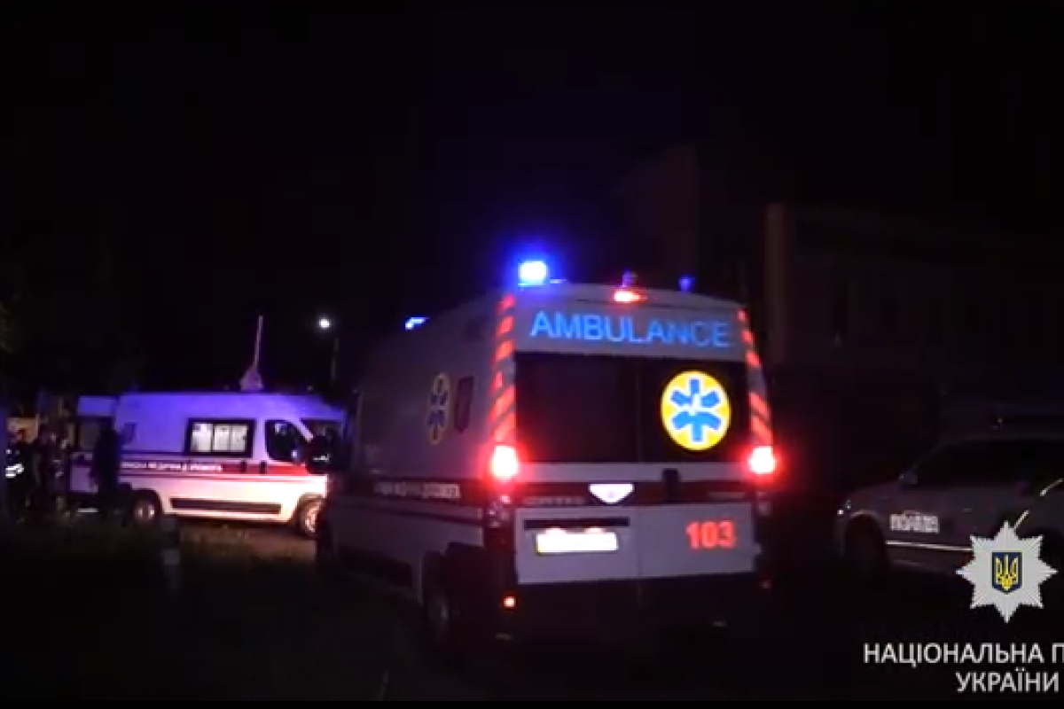 В Киеве на территорию складов бросили взрывчатку, ранены 6 человек В Киеве на территорию складов бросили взрывчатку, ранены 6 человек