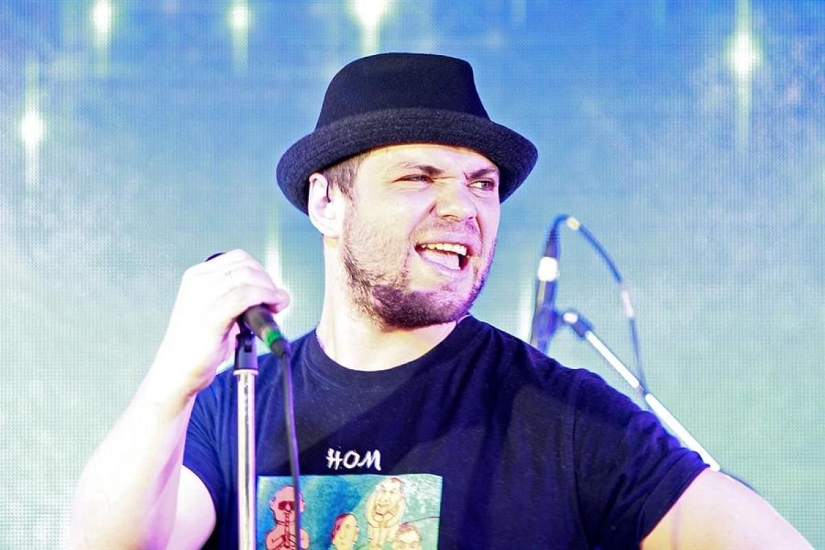 Фронтмен известной российской группы разбился на "Яндекс.Такси" Фронтмен известной российской группы разбился на "Яндекс.Такси"