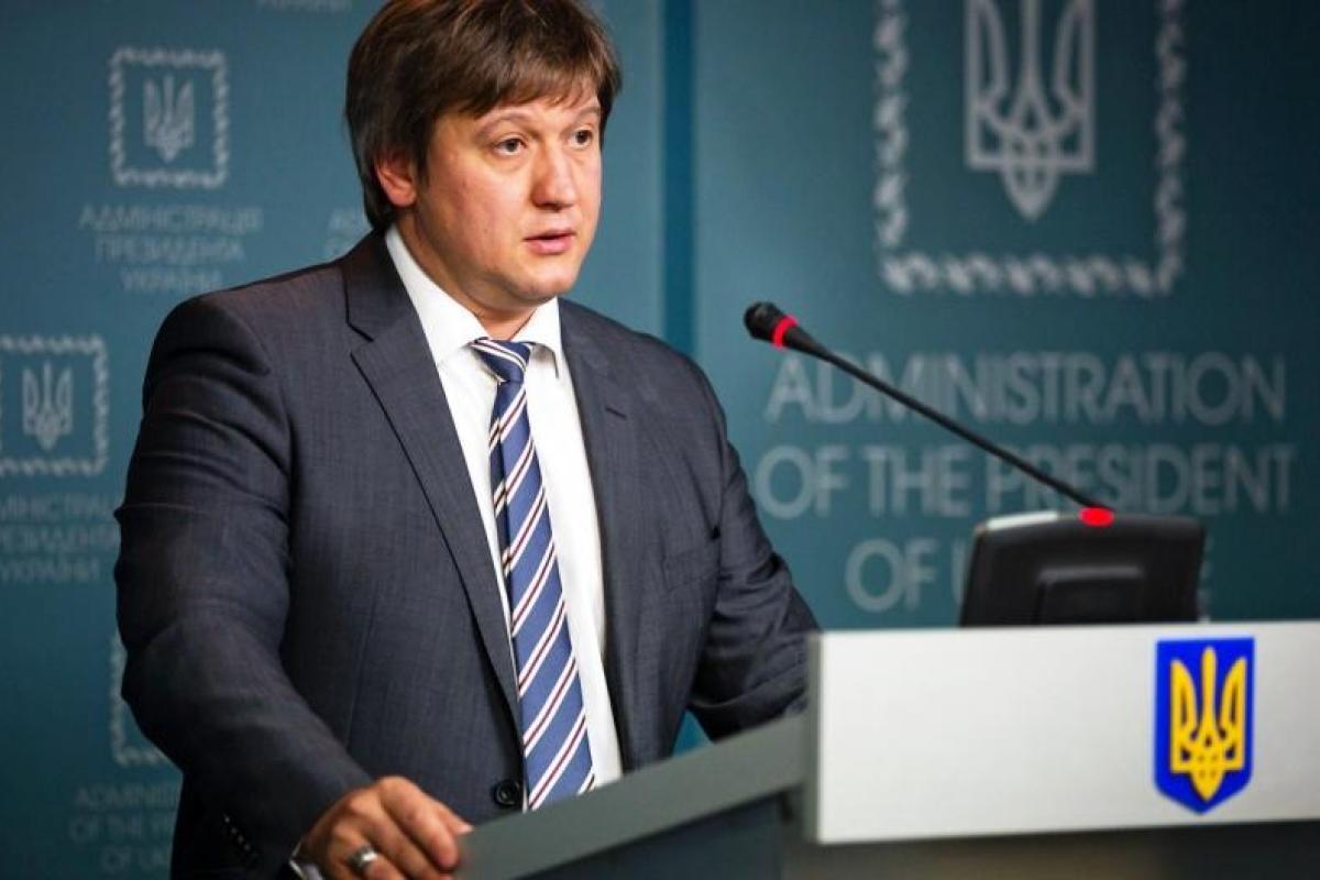 Гройсман: Подписал представление в ВРУ на увольнение с должности главы Минфина Александра Данилюка Гройсман: Подписал представление в ВРУ на увольнение с должности главы Минфина Александра Данилюка