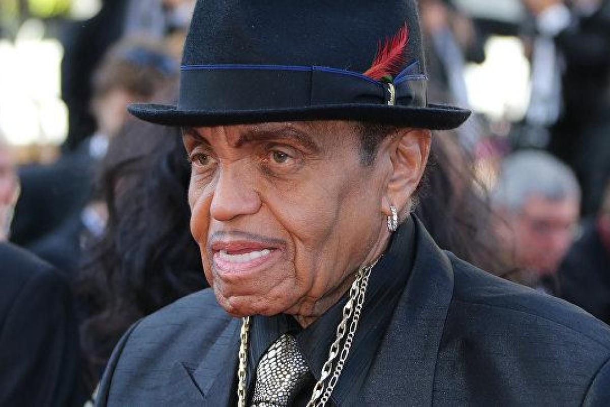 Отец Майкла Джексона умирает в больнице Лас-Вегаса Отец Майкла Джексона умирает в больнице Лас-Вегаса