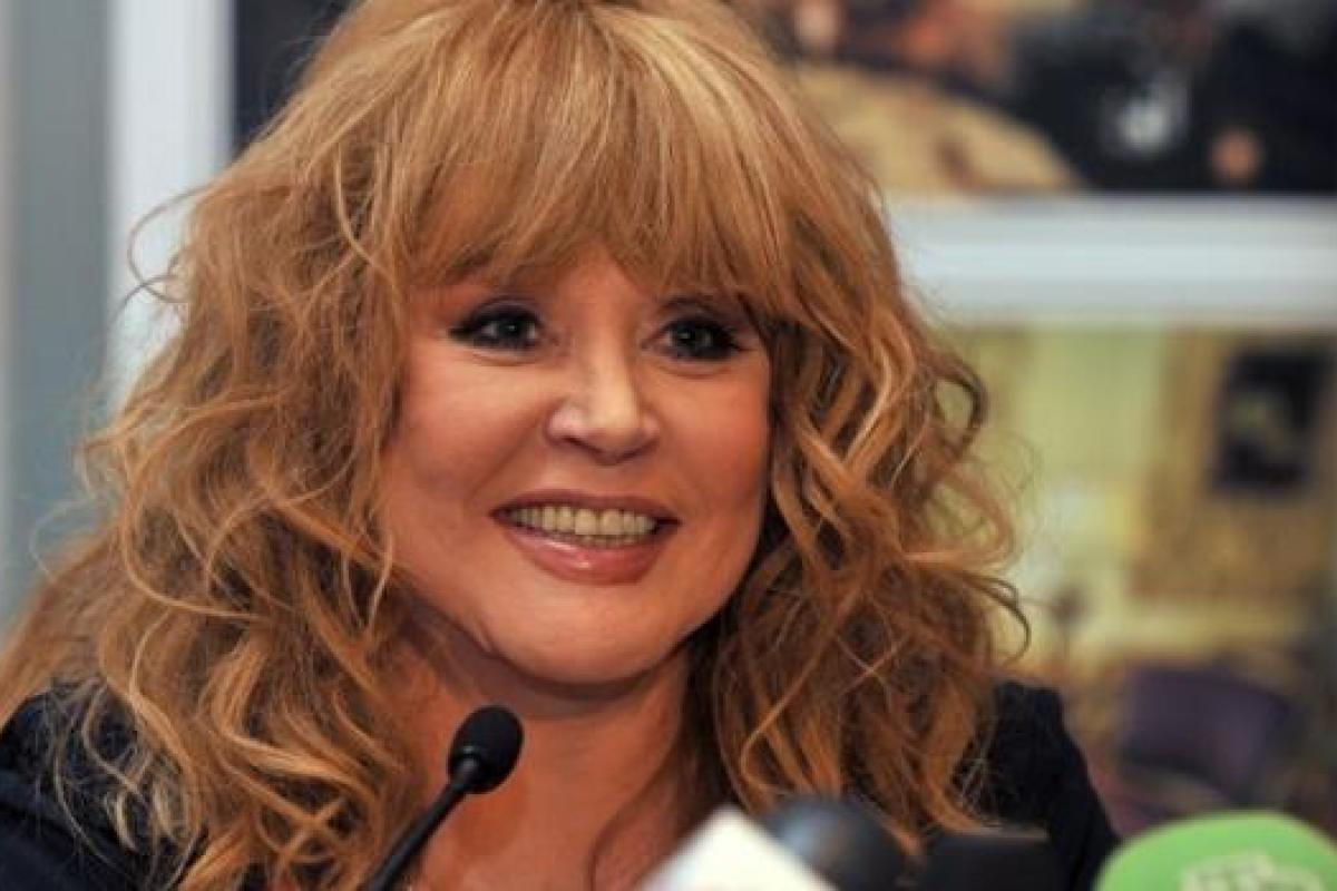 Алла Пугачева в коротких шортах поразила соцсети Алла Пугачева в коротких шортах поразила соцсети