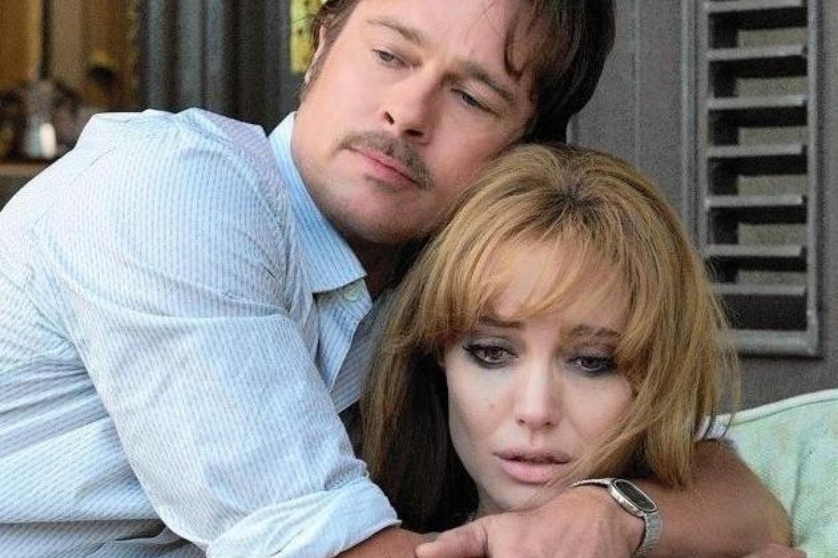 Брэд Питт назвал благотворительность Джоли "рекламным трюком" Брэд Питт назвал благотворительность Джоли "рекламным трюком"