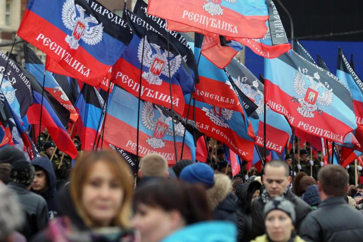 "Надеются, что "освободители" перестанут колоться и пить": сеть повеселило новое фото пропаганды боевиков "ДНР"