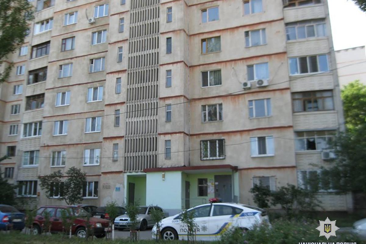 Харьковчанин зарезал знакомую и 3 дня пробыл с телом в квартире Харьковчанин зарезал знакомую и 3 дня пробыл с телом в квартире