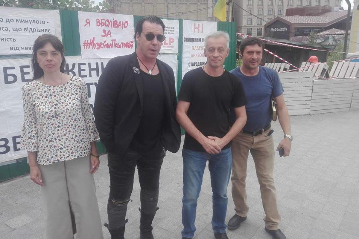 Приехал к Лободе? В Киеве заметили лидера группы Rammstein Приехал к Лободе? В Киеве заметили лидера группы Rammstein