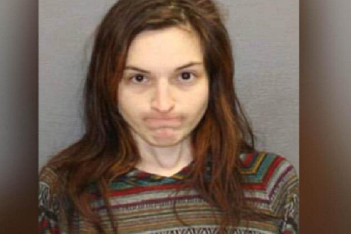 В США 19-летняя девушка с мачете в руках изнасиловала экс-бойфренда