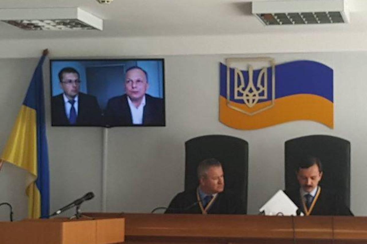 Дело о госизмене: Суд допрашивает по видеосвязи охранника Януковича Дело о госизмене: Суд допрашивает по видеосвязи охранника Януковича