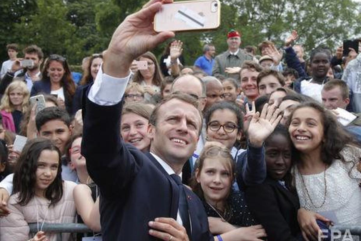 Президент Франции разозлился на подростка, который назвал его «Маню»