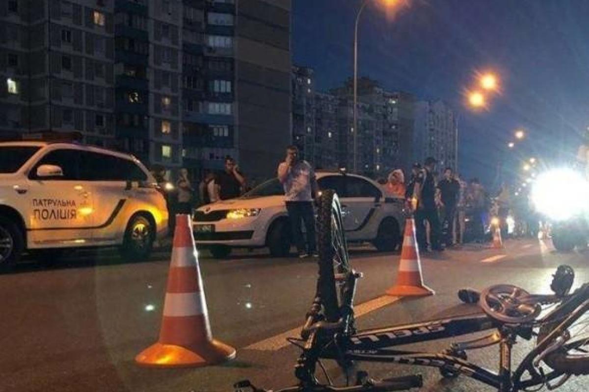 В Киеве автомобиль президентского кортежа сбил ребенка: в АП все отрицают В Киеве автомобиль президентского кортежа сбил ребенка: в АП все отрицают