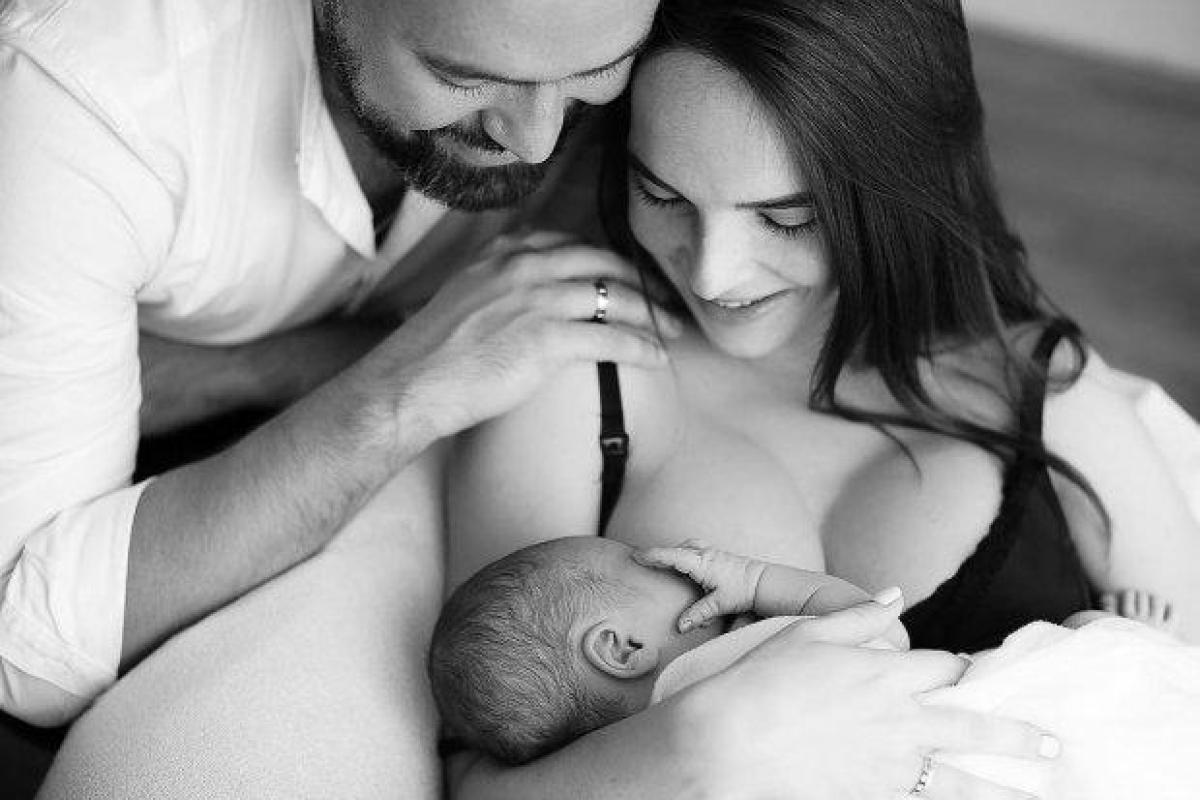 Украинский телеведущий стал отцом и уже показал свою новорожденную дочь Украинский телеведущий стал отцом и уже показал свою новорожденную дочь