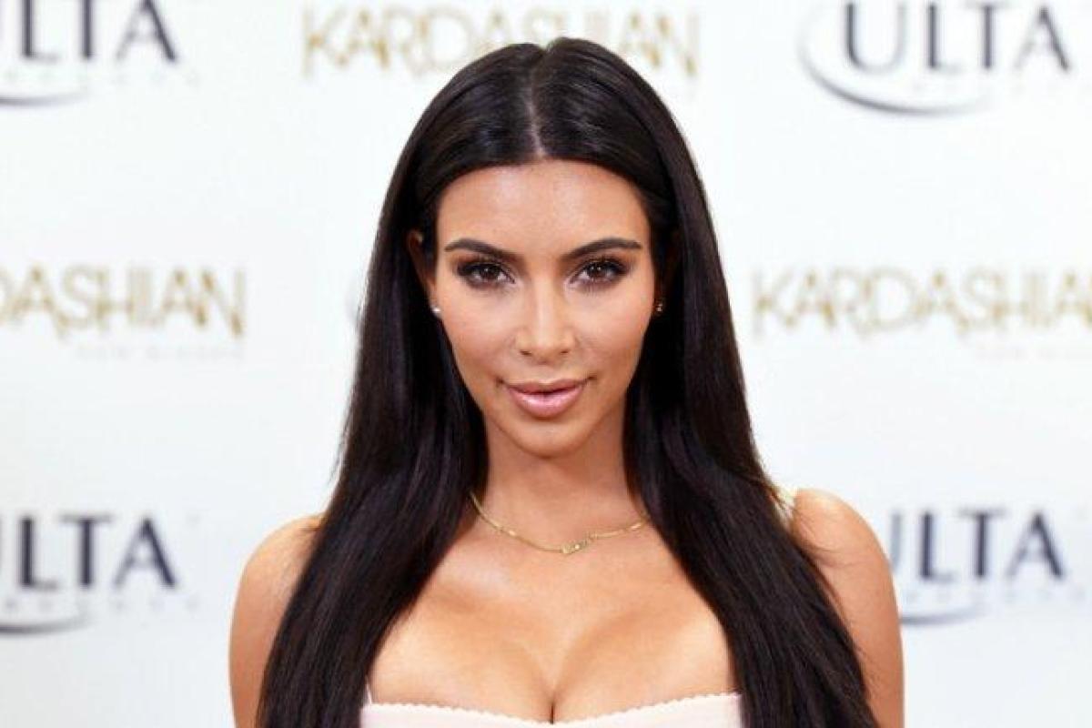 Полностью прозрачное платье Ким Кардашьян в пух и прах раскритиковали в Instagram Полностью прозрачное платье Ким Кардашьян в пух и прах раскритиковали в Instagram