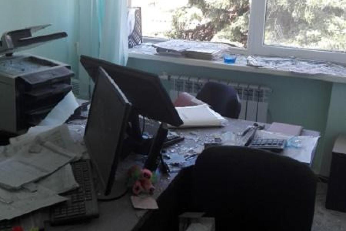В Докучаевске сотрудница "Воды Донбасса" ранена в кабинете в результате обстрела
