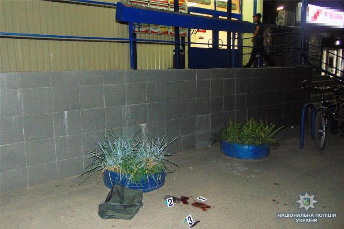 Сделал замечание: в Киеве мужчина ранил ножом посетителя супермаркета