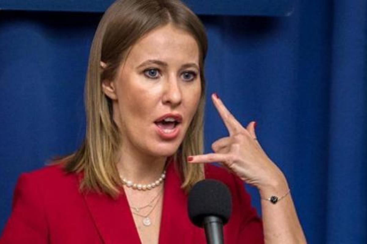 Беременность или лишние килограммы: В сети раскритиковали наряд Собчак