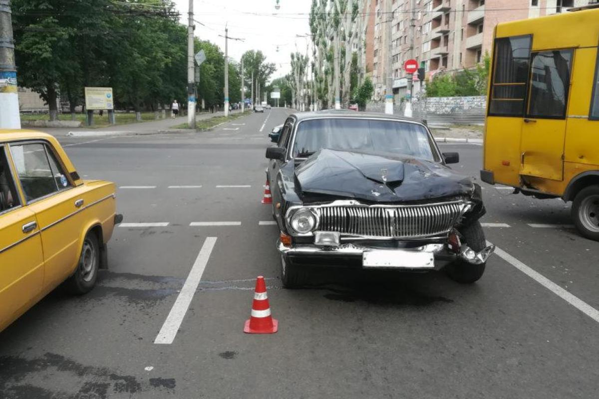 В Славянске произошло ДТП, в результате которого пострадали 7 человек В Славянске произошло ДТП, в результате которого пострадали 7 человек
