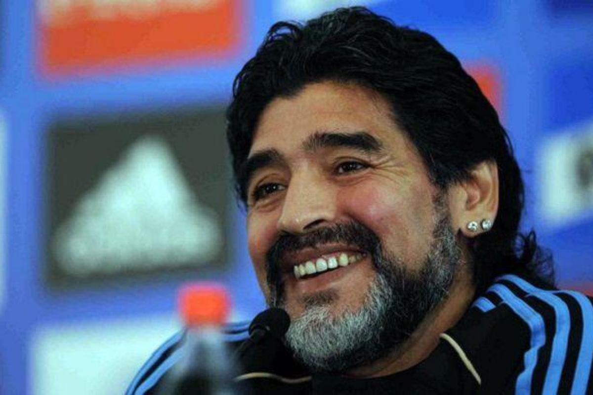 Легендарный футболист Марадона срочно госпитализирован Легендарный футболист Марадона срочно госпитализирован