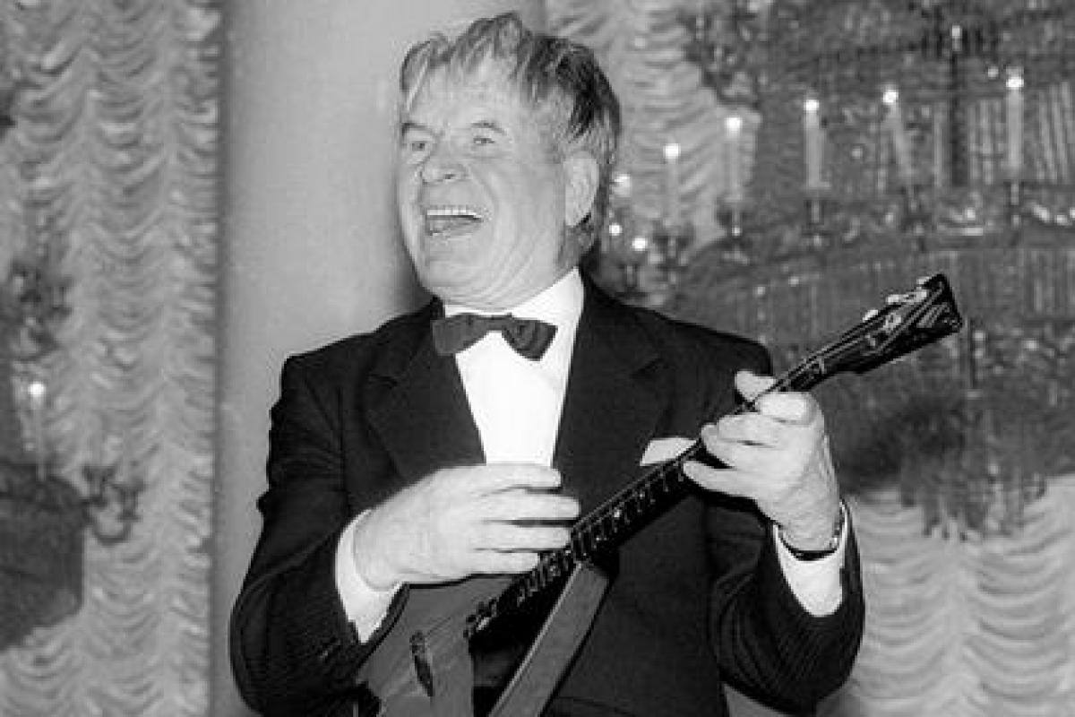 Умер самый известный балалаечник советского кино Умер самый известный балалаечник советского кино