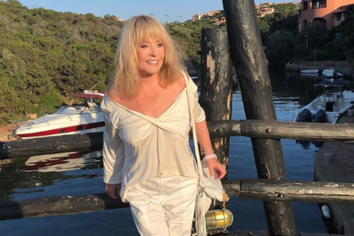 Алла Пугачева без белья: Галкин "взорвал" сеть откровенным снимком супруги Алла Пугачева без белья: Галкин "взорвал" сеть откровенным снимком супруги