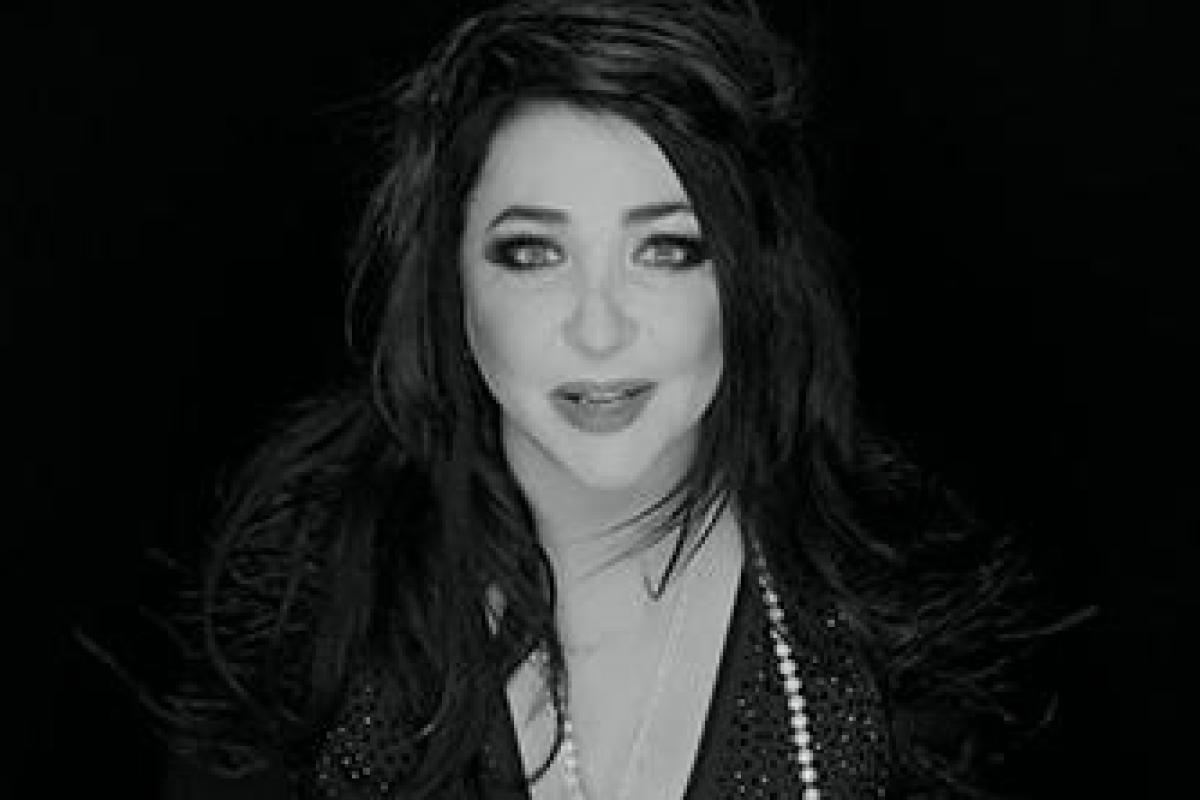 Певицу Лолиту восхитила кавер-версия на «Раневскую» на языке жестов