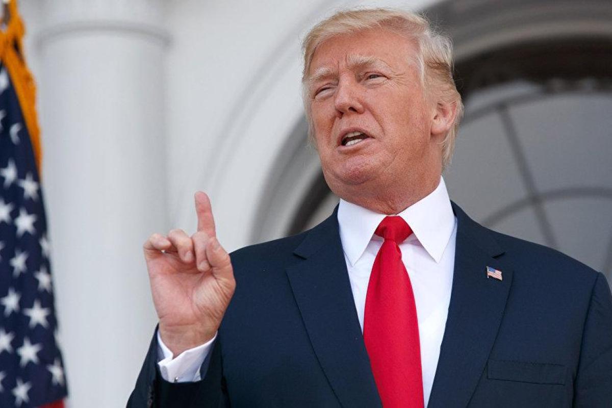 "Почему бы нам просто не ввести армию?" - Трамп предложил вторгнуться в "проблемную" страну "Почему бы нам просто не ввести армию?" - Трамп предложил вторгнуться в "проблемную" страну