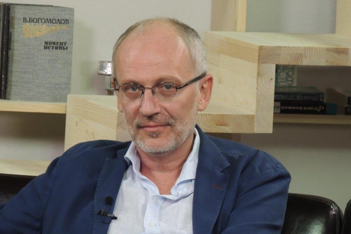 Российский ведущий вышвырнул со съемочной площадки экстрасенса Зиррадина Рзаева Российский ведущий вышвырнул со съемочной площадки экстрасенса Зиррадина Рзаева