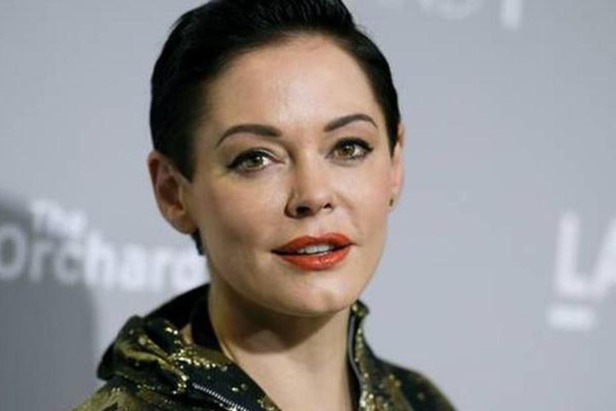 Мужское лицо и женская грудь: новая пассия актрисы Роуз Макгоуэн - андрогин Мужское лицо и женская грудь: новая пассия актрисы Роуз Макгоуэн - андрогин