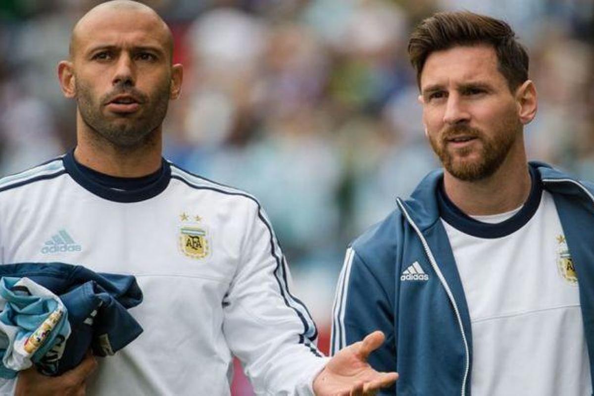 Убегали через черный ход: Месси и Маскерано спешно покинули базу сборной Аргентины в РФ Убегали через черный ход: Месси и Маскерано спешно покинули базу сборной Аргентины в РФ