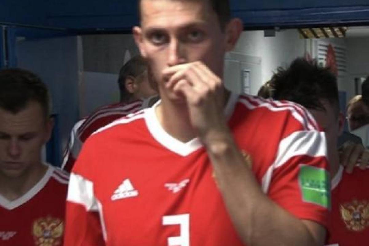 "Нюхали под трибуной": СМИ уличили футболистов РФ в применении стимулирующего вещества на ЧМ-2018 "Нюхали под трибуной": СМИ уличили футболистов РФ в применении стимулирующего вещества на ЧМ-2018