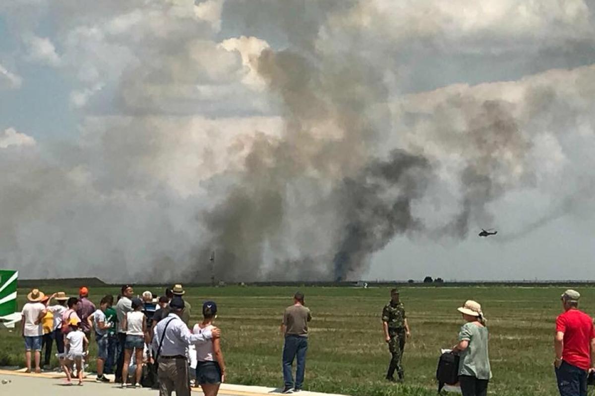 В Румынии на авиашоу разбился истребитель: кадры