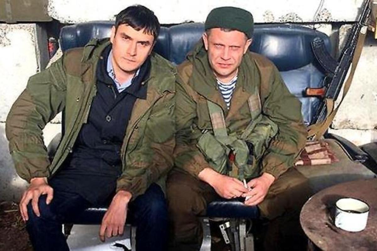Захарченко в кресле сбитого «Боинга»: журналист показал шокирующий снимок Захарченко в кресле сбитого «Боинга»: журналист показал шокирующий снимок