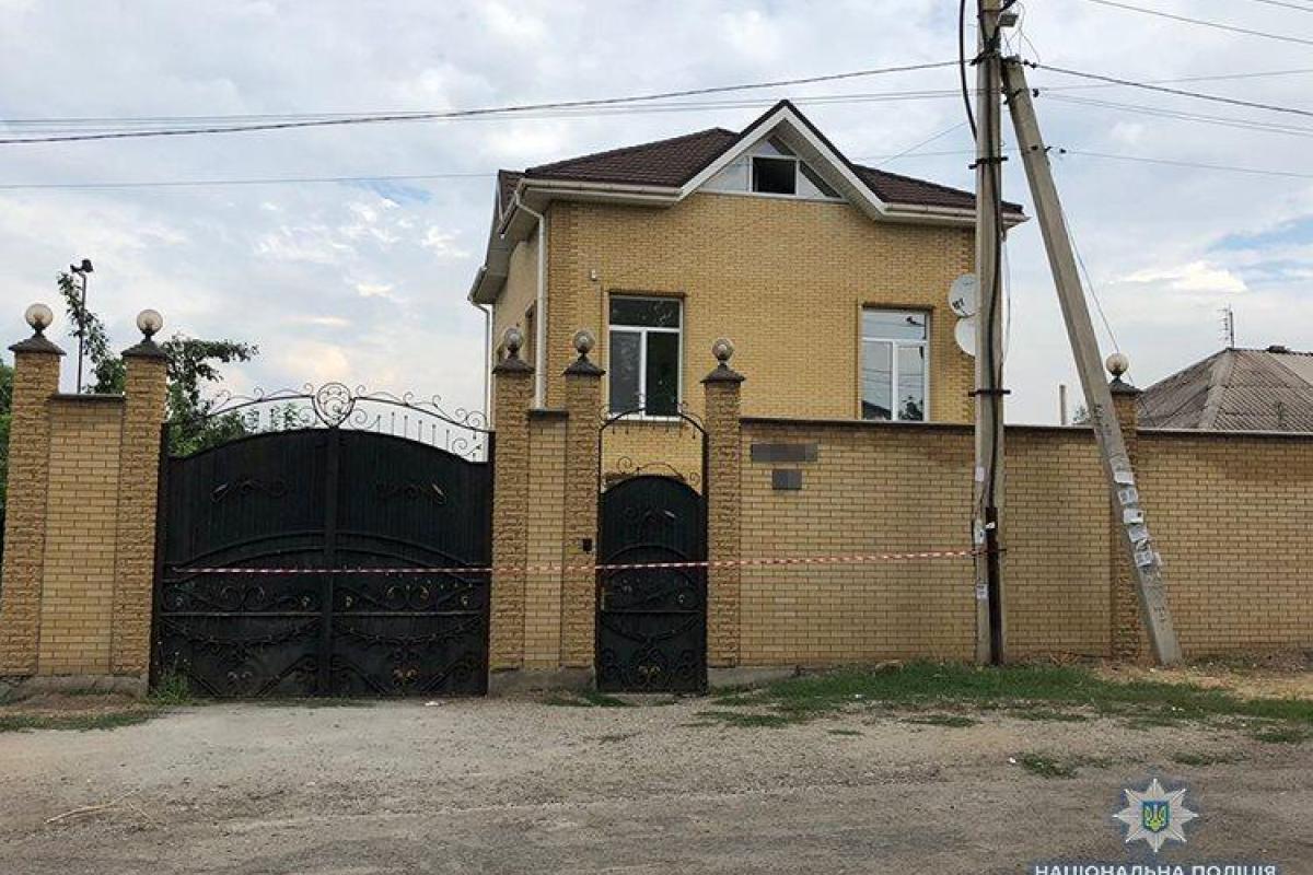 В Запорожье во двор дома бросили гранату В Запорожье во двор дома бросили гранату
