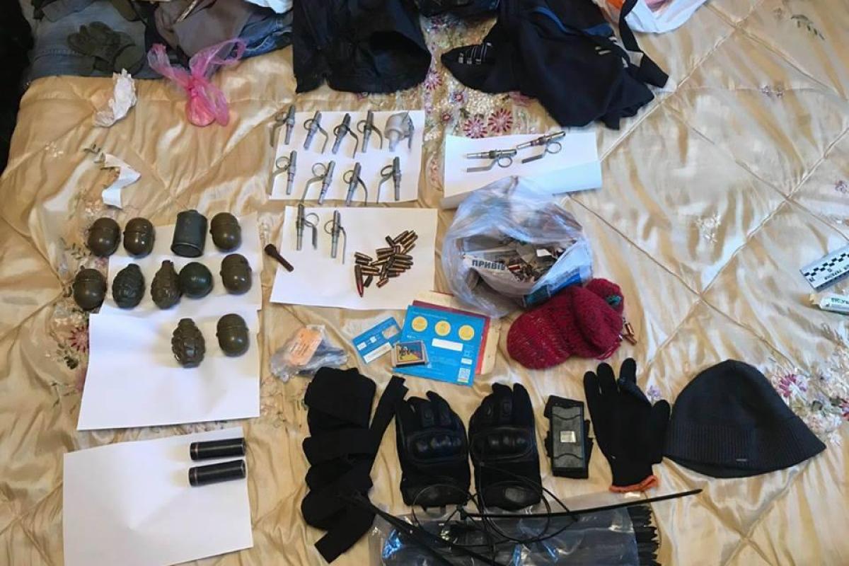 Опасные соседи: в одной из квартир Киева нашли арсенал оружия Опасные соседи: в одной из квартир Киева нашли арсенал оружия