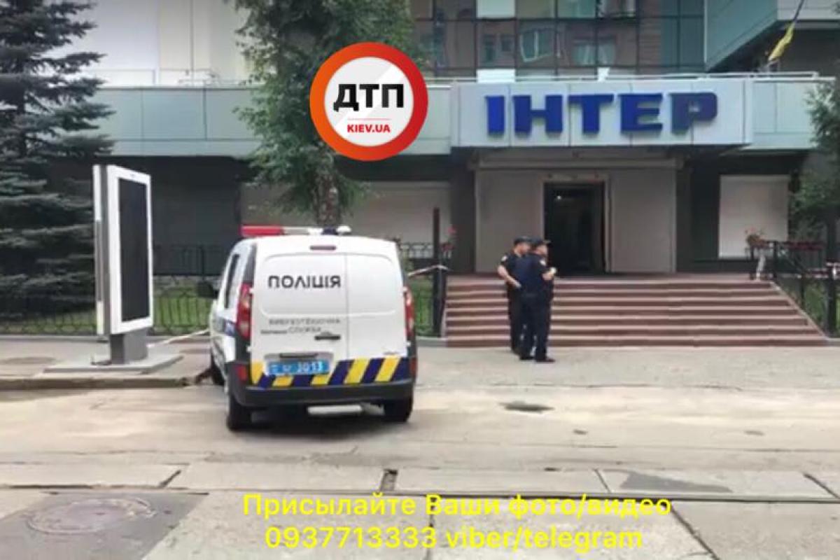 В здании телеканала "Интер" ищут взрывчатку В здании телеканала "Интер" ищут взрывчатку