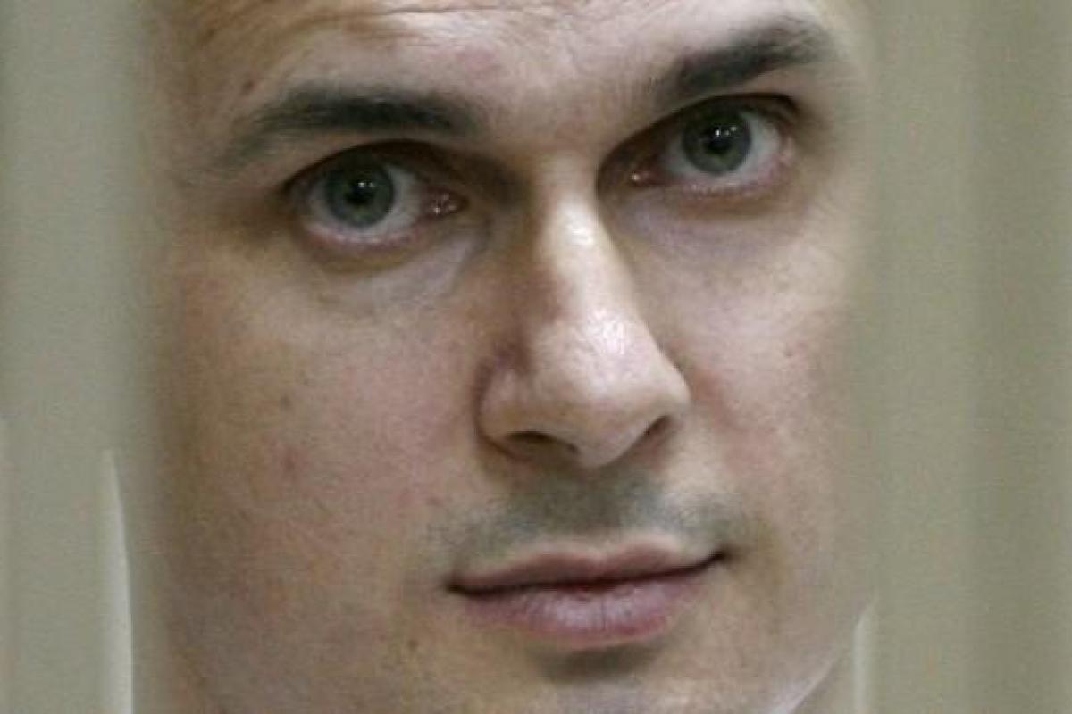 Парижская мэрия поддержит украинца Олега Сенцова фотографией на фасаде Парижская мэрия поддержит украинца Олега Сенцова фотографией на фасаде