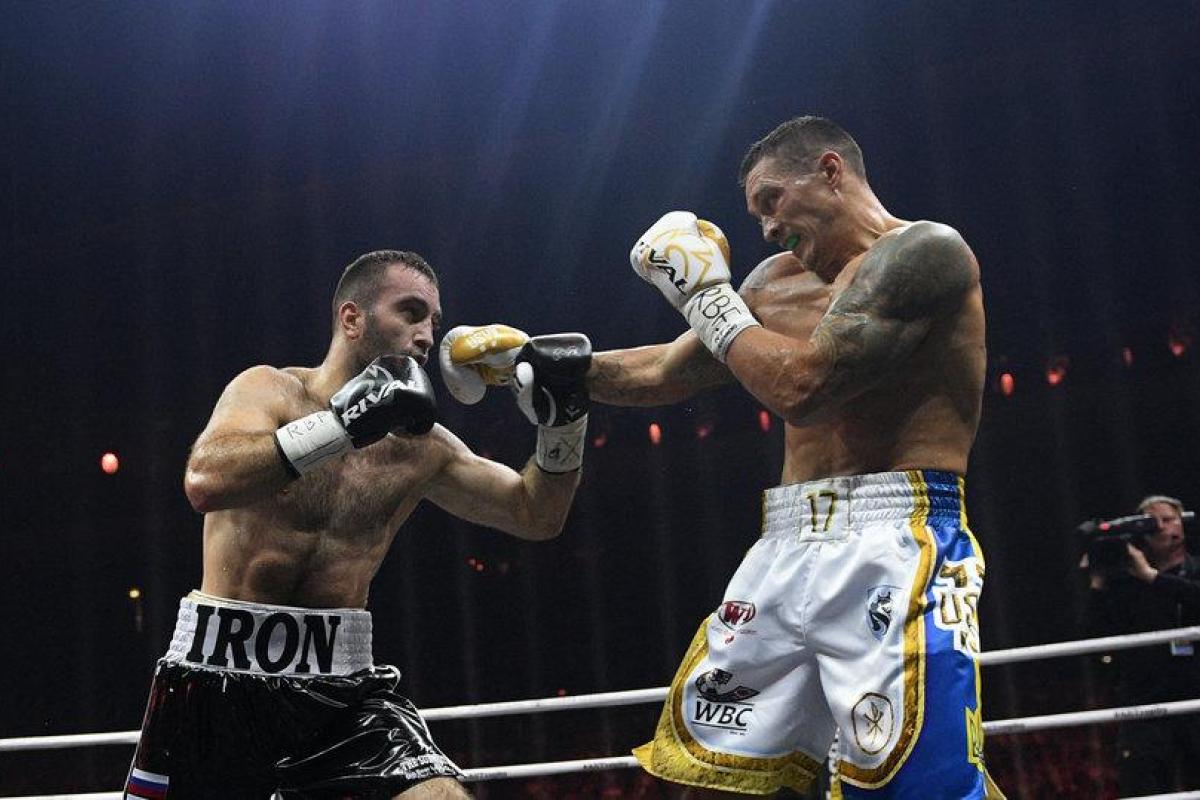 Триумф Александра Усика в Москве: украинский боксер нанес более 900 ударов в бою с Гассиевым Триумф Александра Усика в Москве: украинский боксер нанес более 900 ударов в бою с Гассиевым