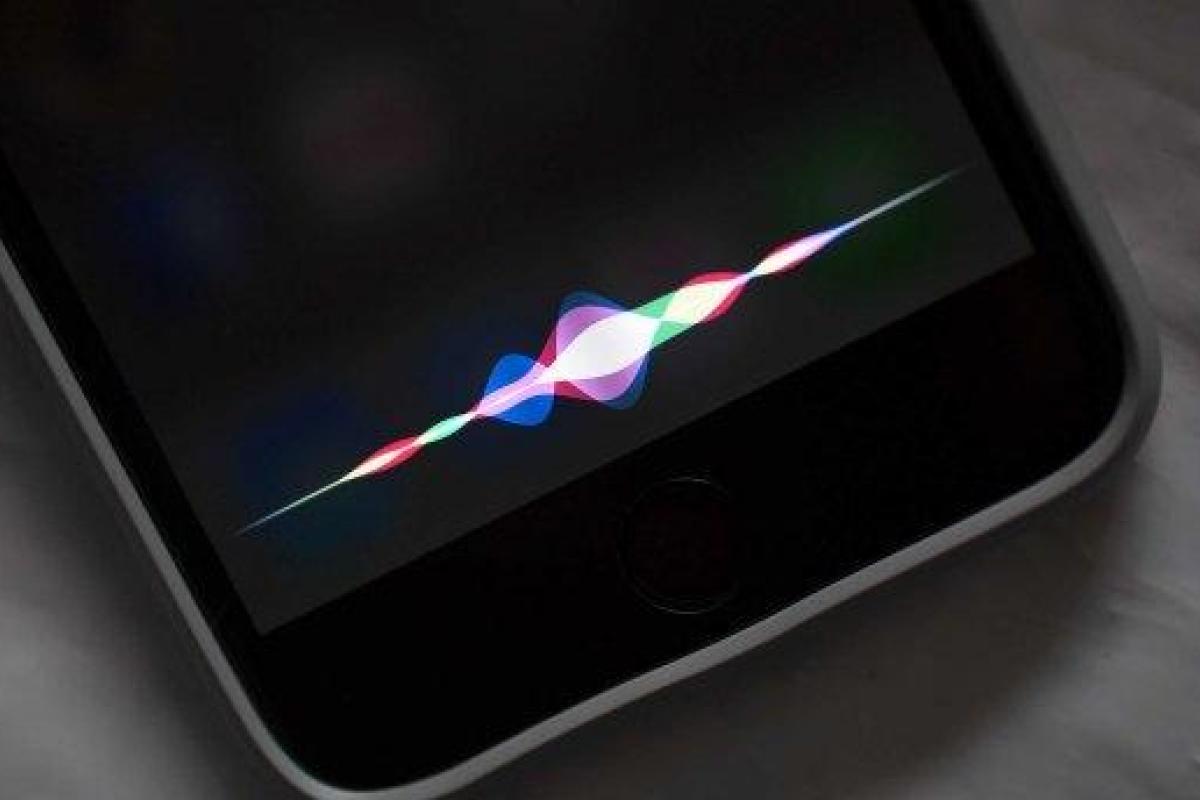 Голосовой помощник Siri прервал выступление британского министра: курьезное видео Голосовой помощник Siri прервал выступление британского министра: курьезное видео