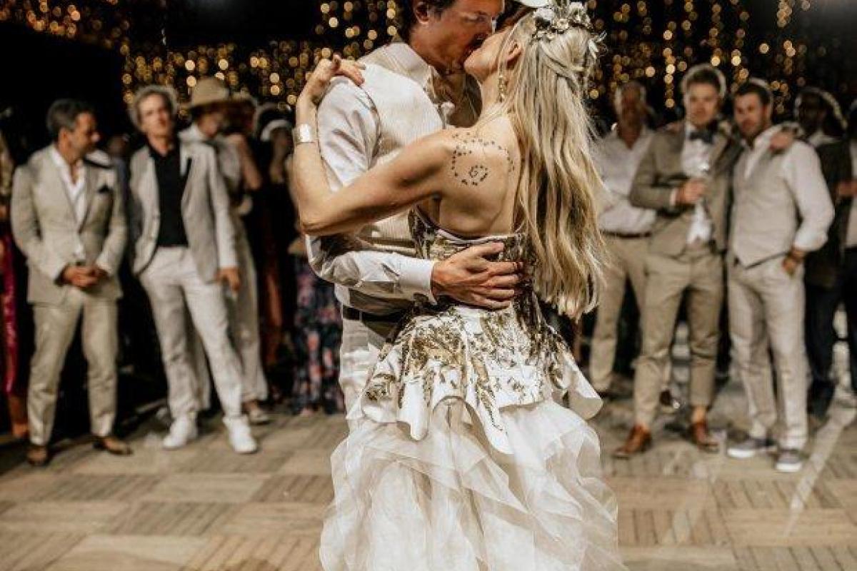 Брат Илона Маска женился и показал волшебные снимки со свадьбы