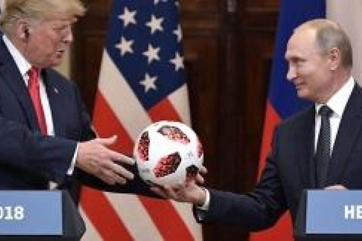 В подаренном Путиным Трампу мяче наши чип - СМИ В подаренном Путиным Трампу мяче наши чип - СМИ