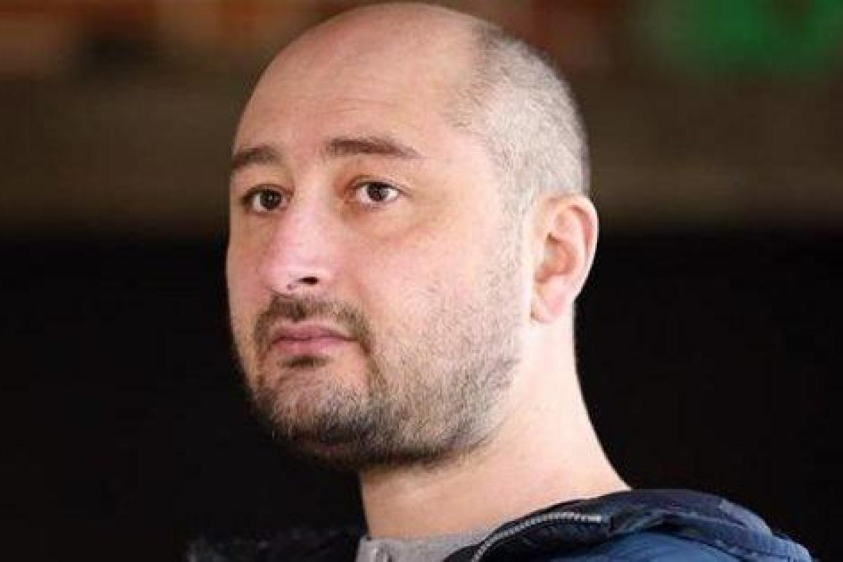 Бабченко готов обменять себя на Сенцова: журналист обратился к российским «товарищам чекистам» Бабченко готов обменять себя на Сенцова: журналист обратился к российским «товарищам чекистам»