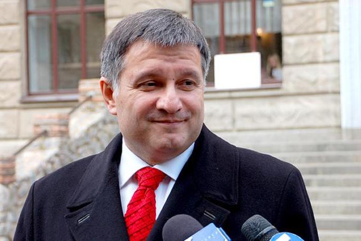 Аваков: Задержек в выдаче загранпаспортов больше нет Аваков: Задержек в выдаче загранпаспортов больше нет