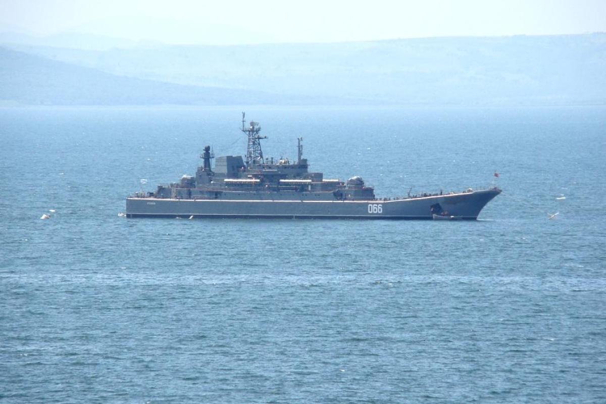 Корабль Тихоокеанского флота РФ застрял на мели у Владивостока Корабль Тихоокеанского флота РФ застрял на мели у Владивостока