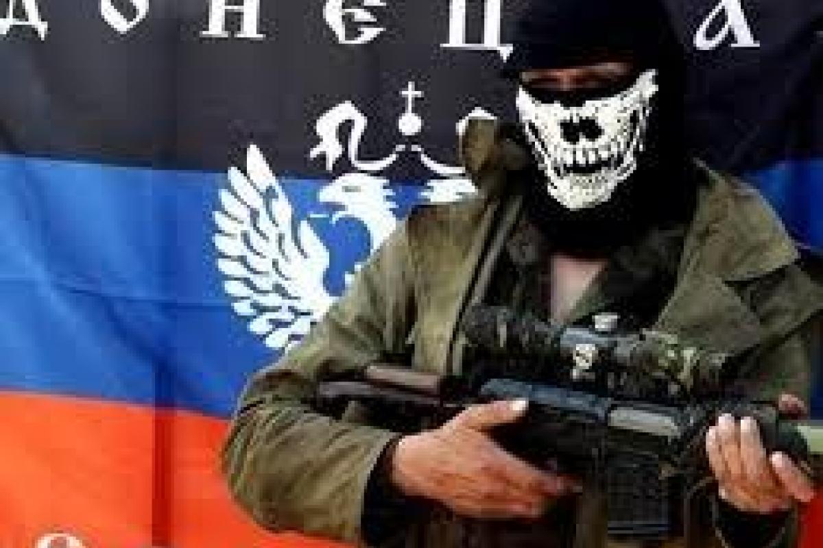 Жители Макеевки боятся выходить на улицу из-за маньяка в форме "ДНР" - соцсети Жители Макеевки боятся выходить на улицу из-за маньяка в форме "ДНР" - соцсети