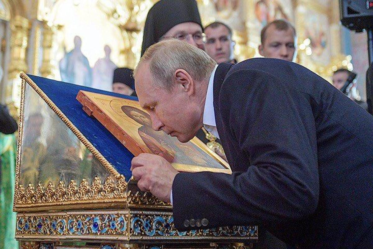 У Путина на лице "вздулась батарейка": соцсети обсуждают новый снимок президента РФ У Путина на лице "вздулась батарейка": соцсети обсуждают новый снимок президента РФ